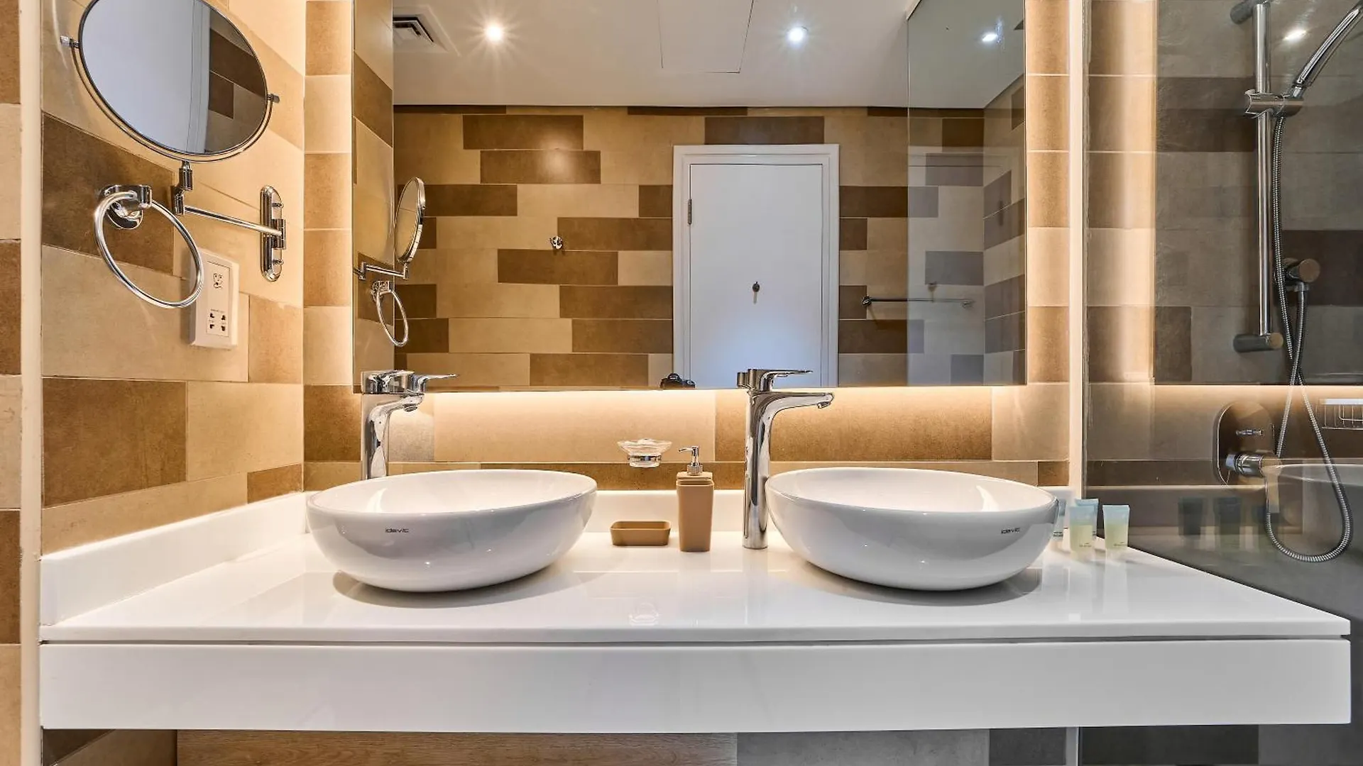 First Class Apartments In Seven Palm With Direct Access To The West Palm Beach And Nakheel Mall Dubaj 0*,